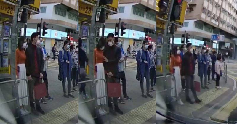 屯門V City等過馬路 香港情侶當眾揸波