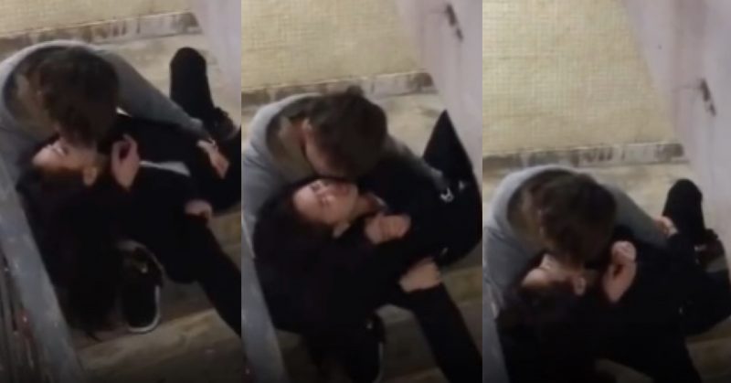 港女後樓梯被撩下體 表情超淫蕩好享受